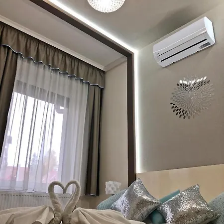 לינה וארוחת בוקר Melior Szallo 3*